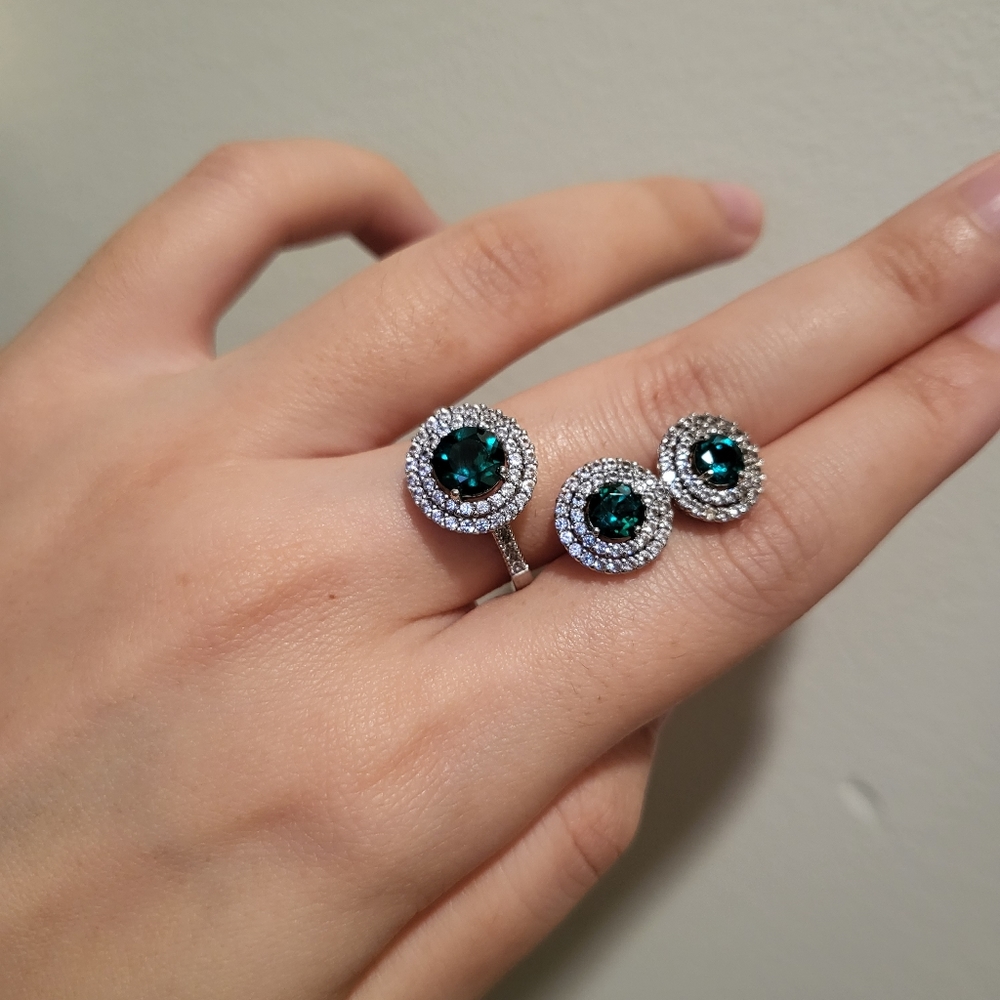 Bundle S925 emerald & white sapphire ring + earrings with jewelry box